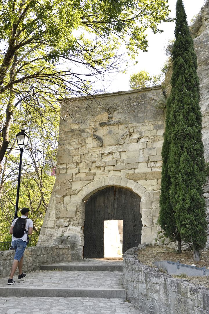 La porte d'Eyguières aux Baux de Provence