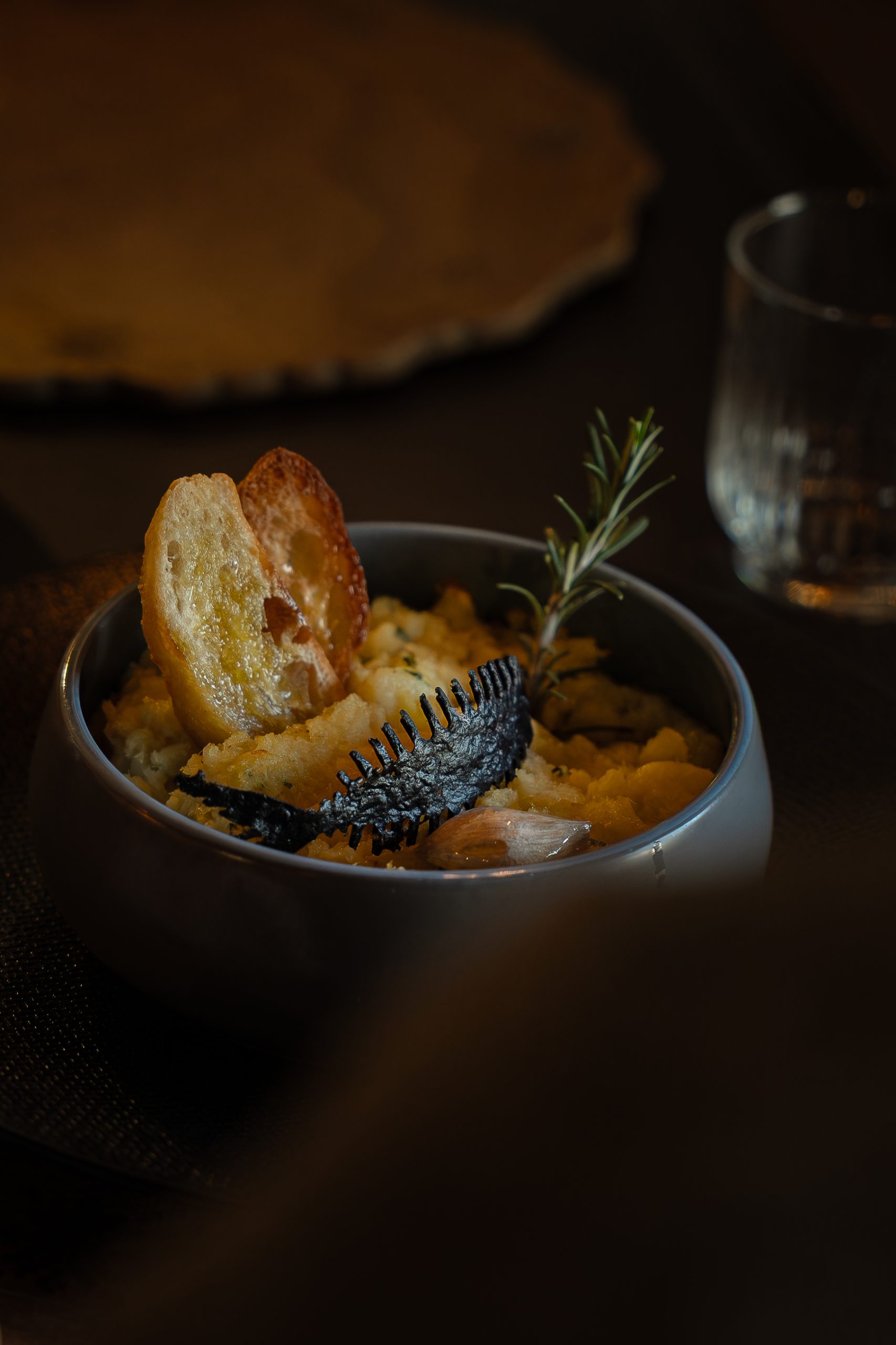 bruschetta truite sardine marinee creme moutarde poutargue