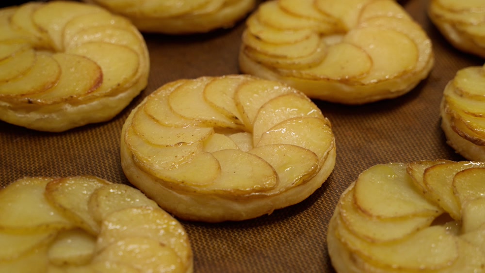 Tarte fine aux pommes, dessert fait maison du restaurant L’Oustaloun